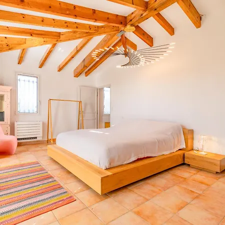 La Ronde Des Soleils Vila